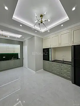Satılır 4 otaqlı mənzil 180 m²