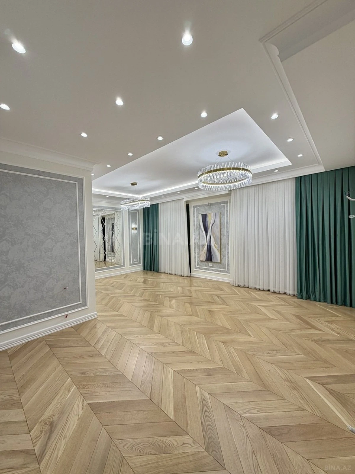 Satılır 4 otaqlı mənzil 180 m²