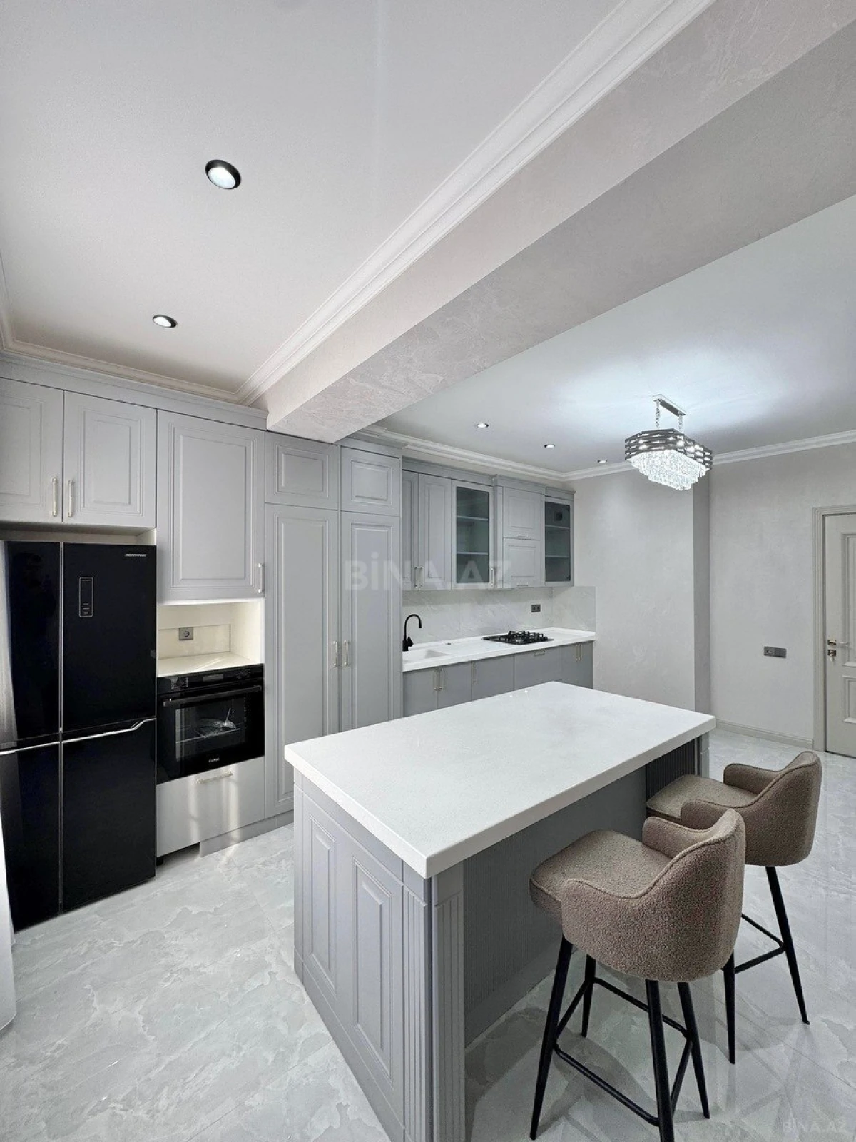 Satılır 3 otaqlı mənzil 140 m²