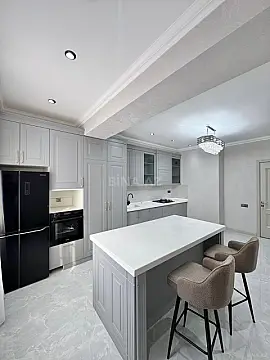 Satılır 3 otaqlı mənzil 140 m²