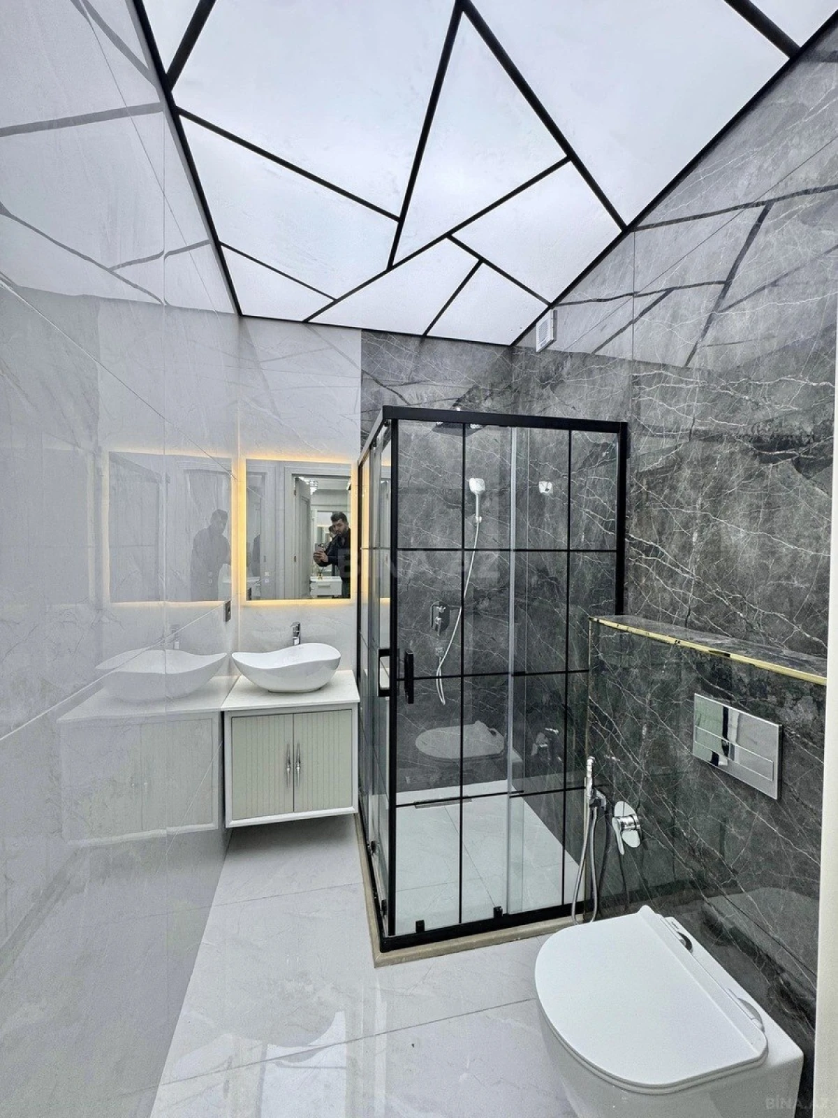 Satılır 3 otaqlı mənzil 140 m²