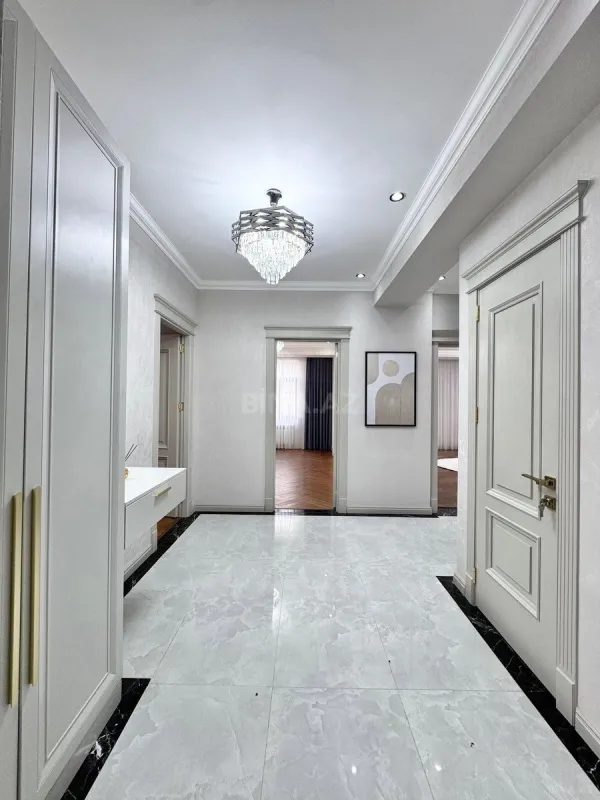 Satılır 3 otaqlı mənzil 140 m²