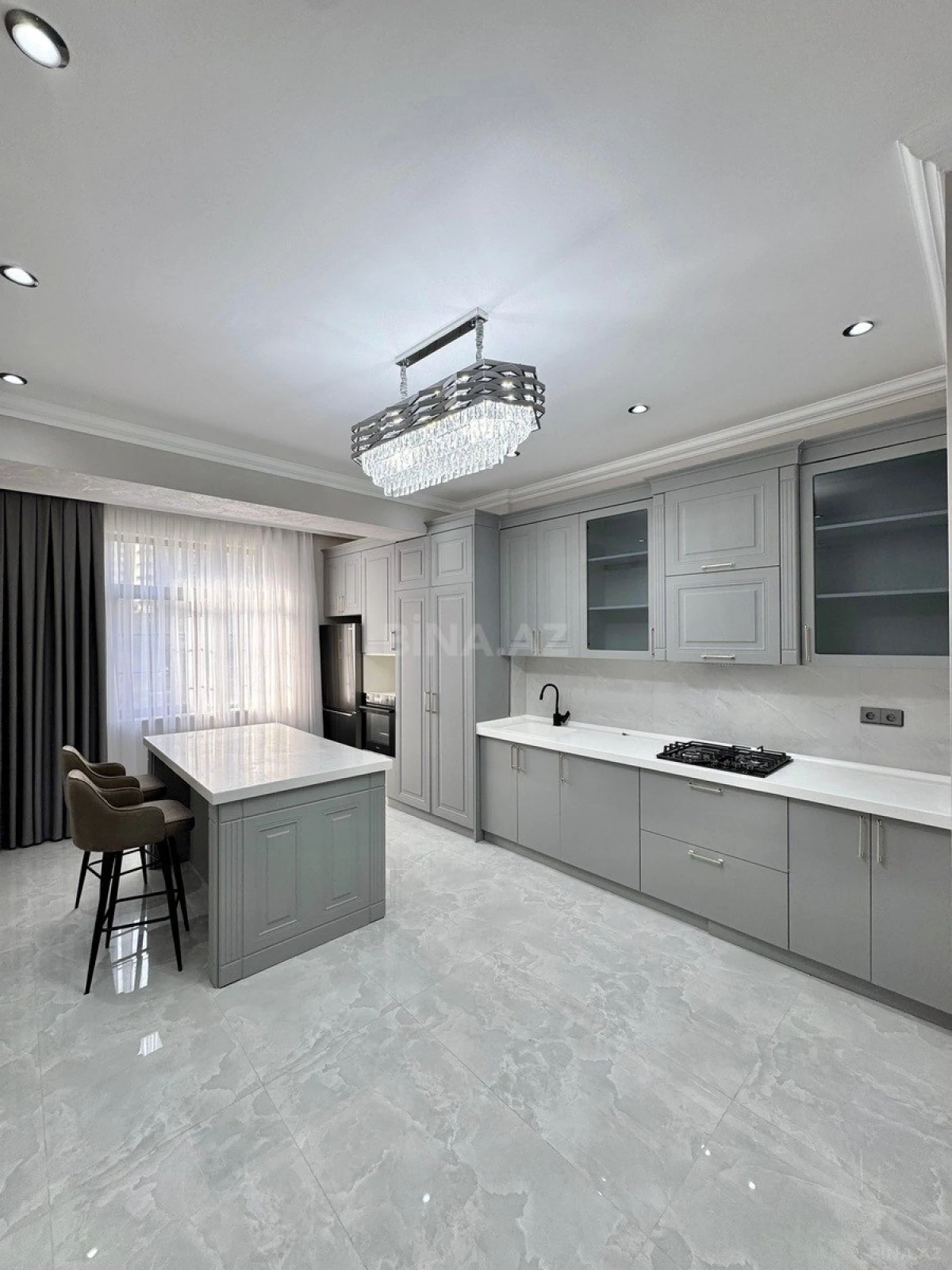 Satılır 3 otaqlı mənzil 140 m²