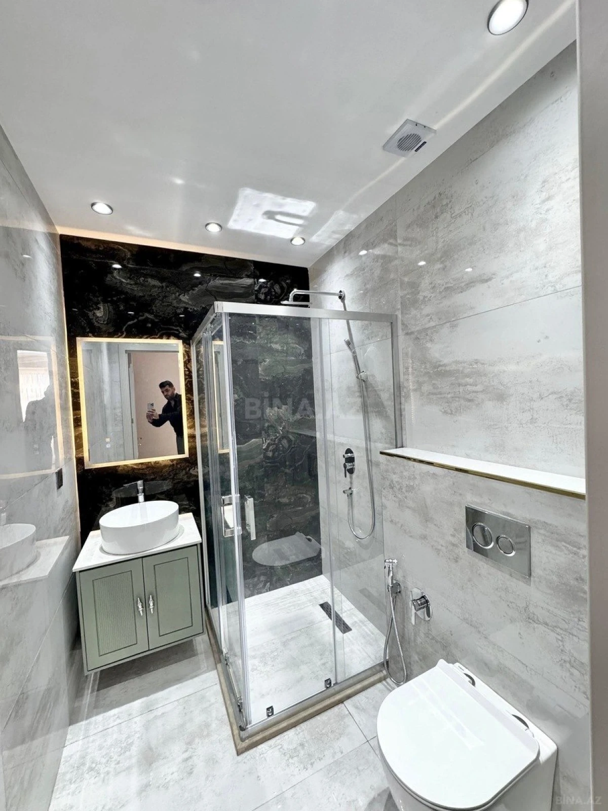 Satılır 3 otaqlı mənzil 140 m²