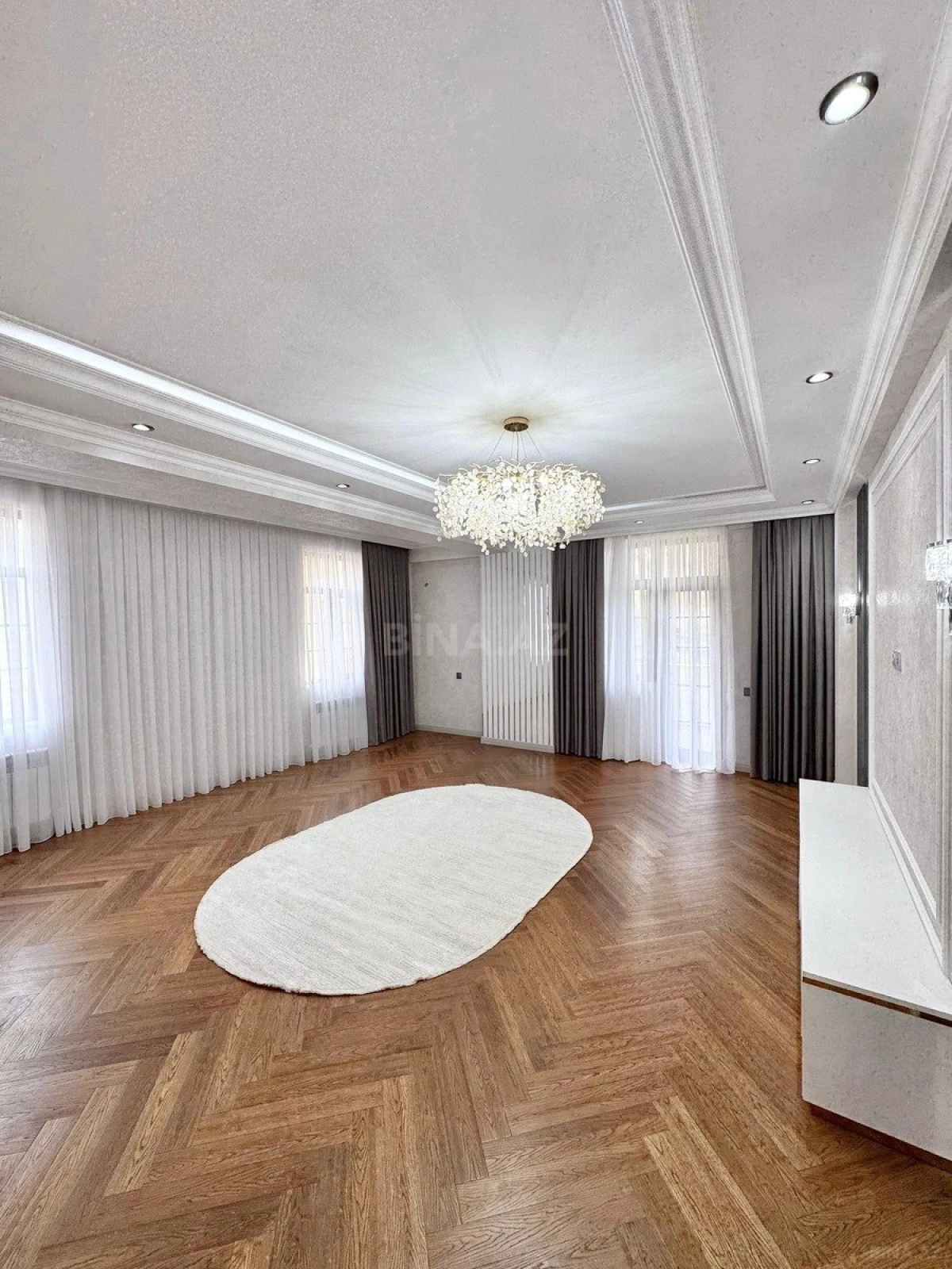 Satılır 3 otaqlı mənzil 140 m²