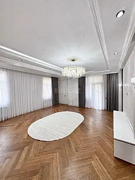 Satılır 3 otaqlı mənzil 140 m²