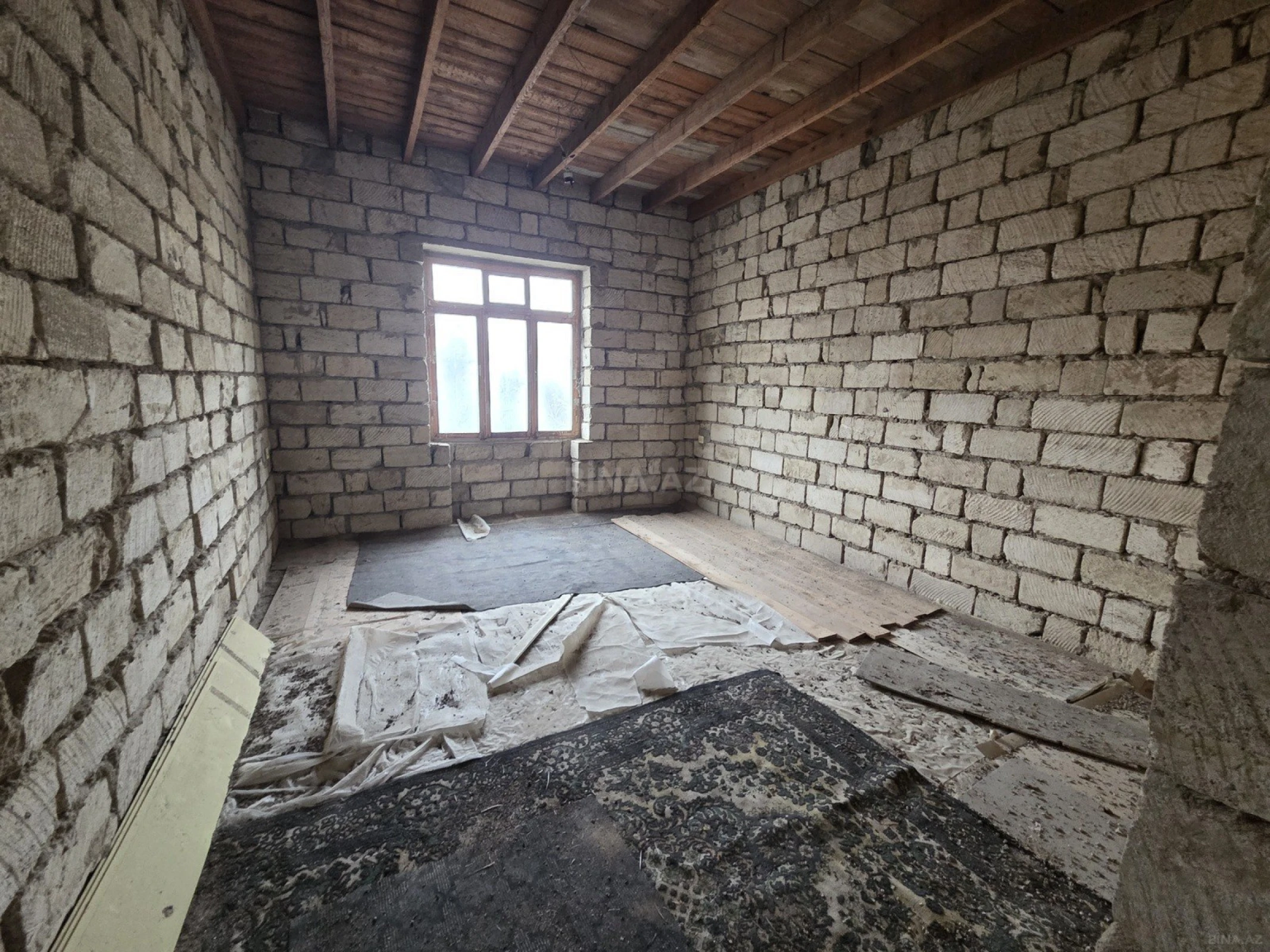 Satılır 9 otaqlı həyət evi 350 m²