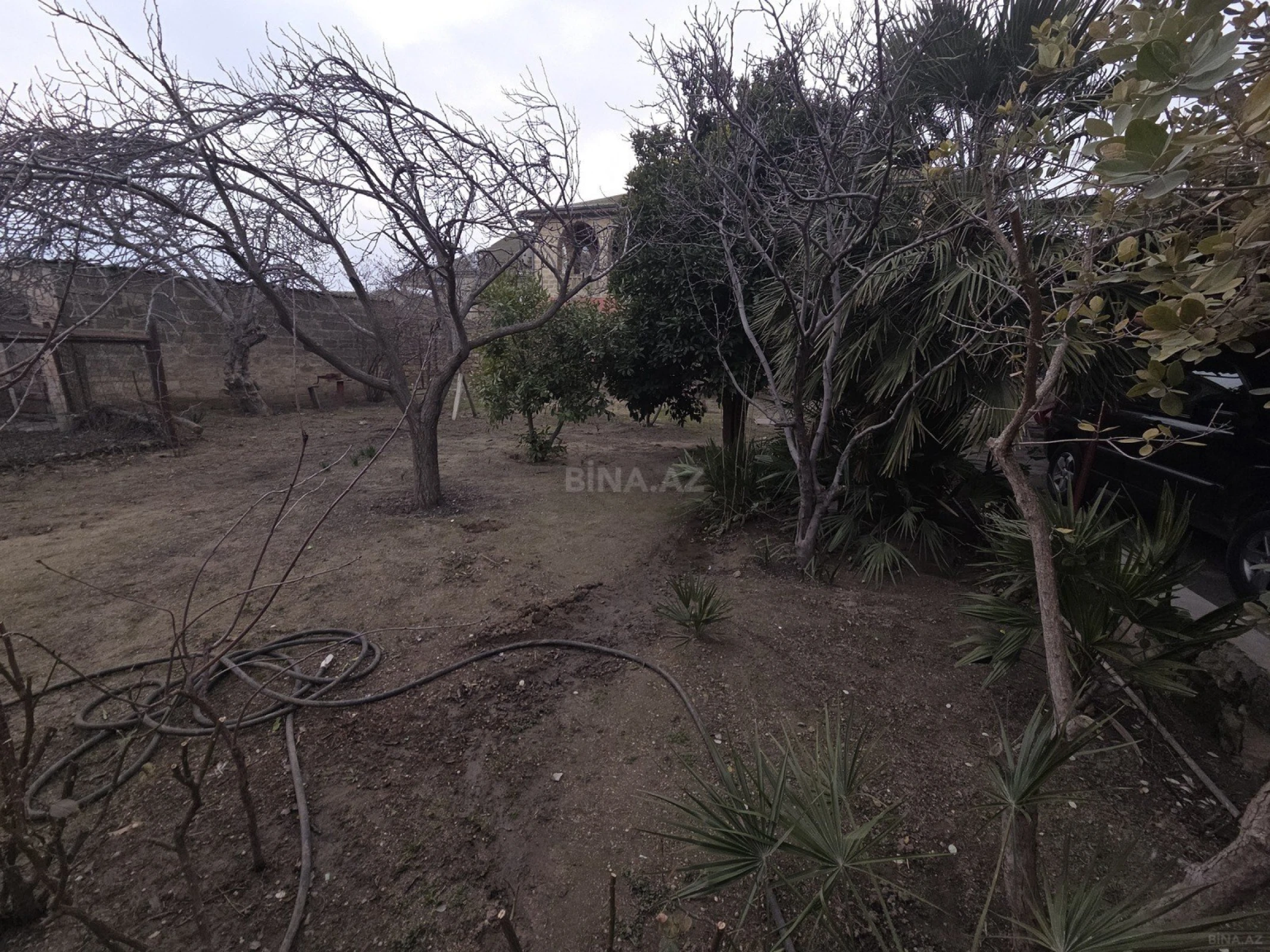 Satılır 9 otaqlı həyət evi 350 m²