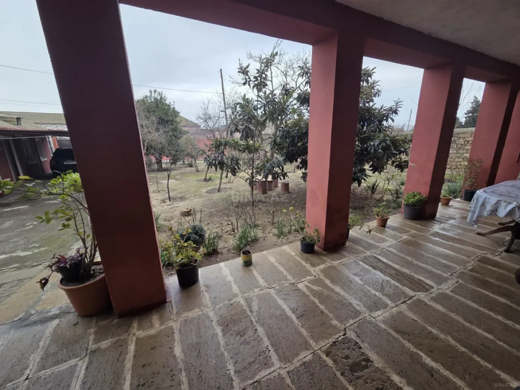 Satılır 9 otaqlı həyət evi 350 m²