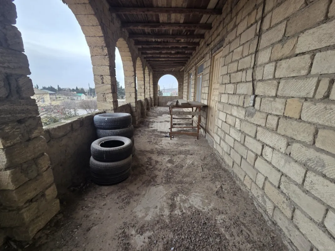 Satılır 9 otaqlı həyət evi 350 m²