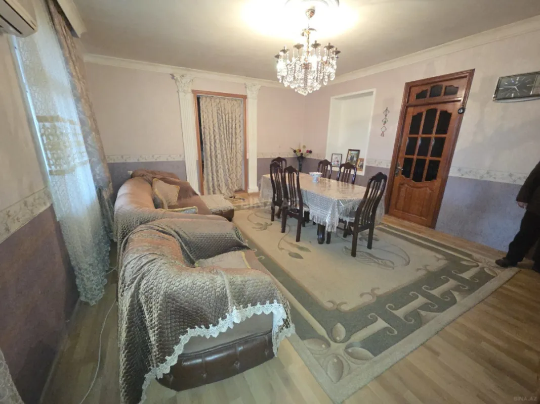 Satılır 9 otaqlı həyət evi 350 m²