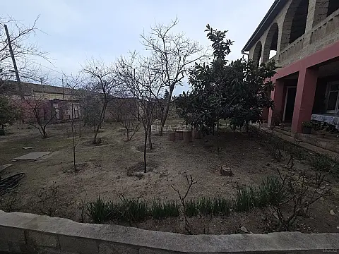 Satılır 9 otaqlı həyət evi 350 m²