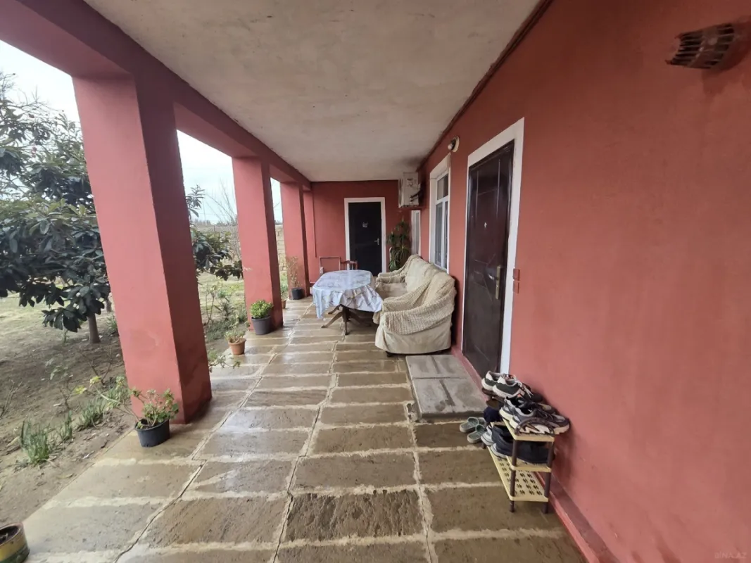 Satılır 9 otaqlı həyət evi 350 m²