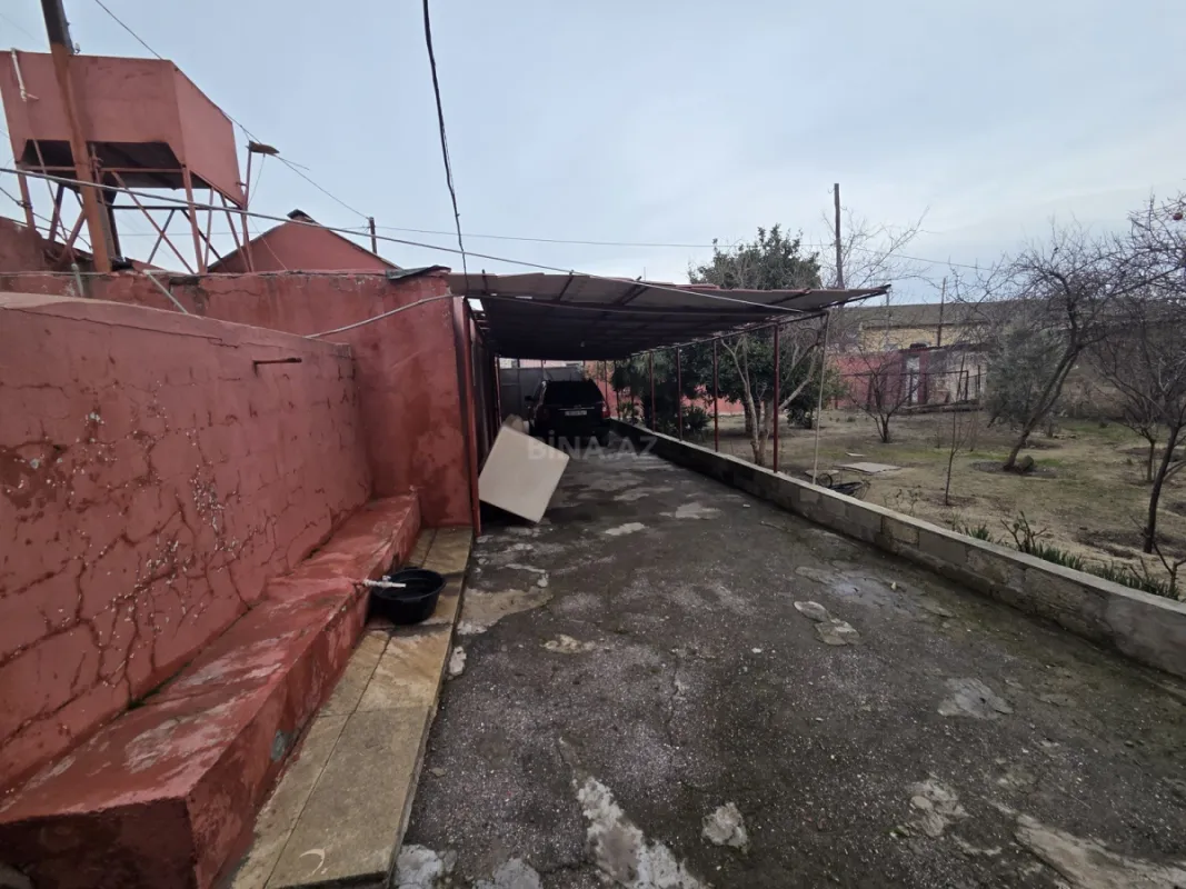 Satılır 9 otaqlı həyət evi 350 m²