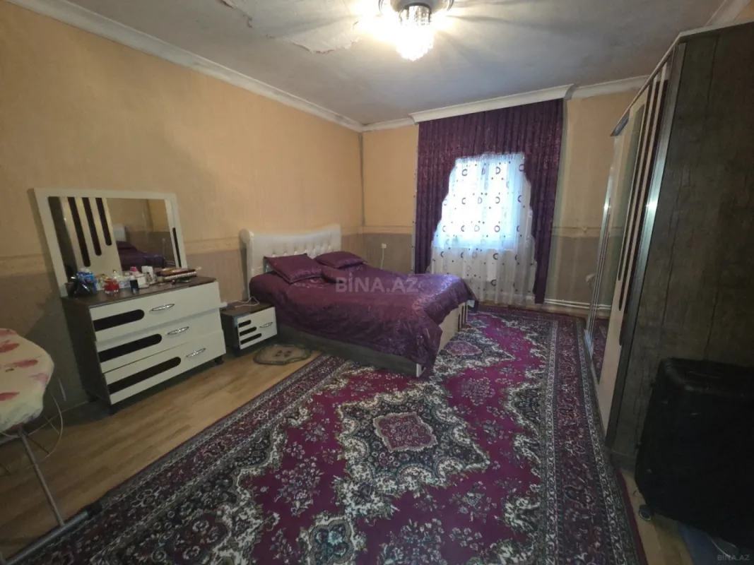Satılır 9 otaqlı həyət evi 350 m²
