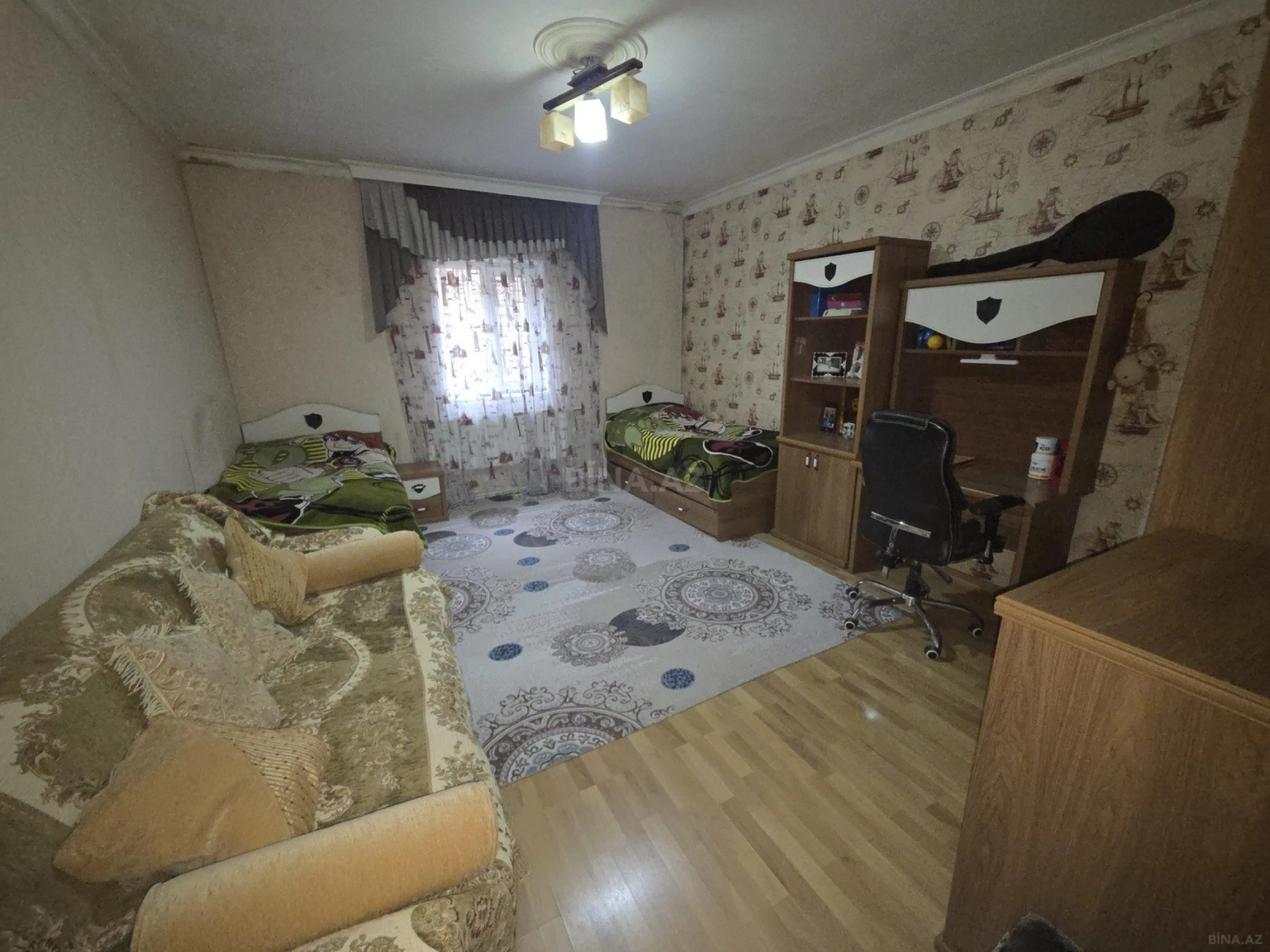 Satılır 9 otaqlı həyət evi 350 m²