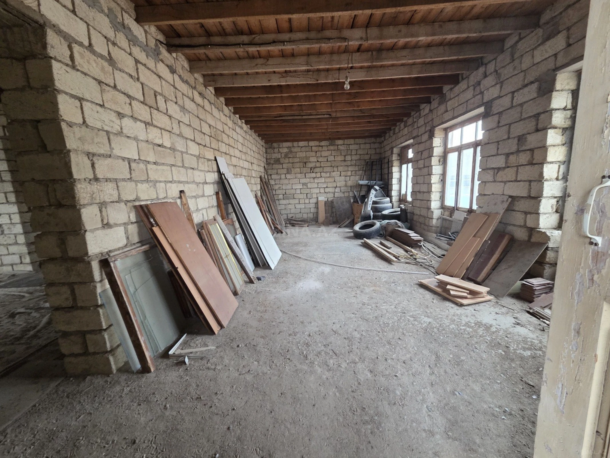 Satılır 9 otaqlı həyət evi 350 m²