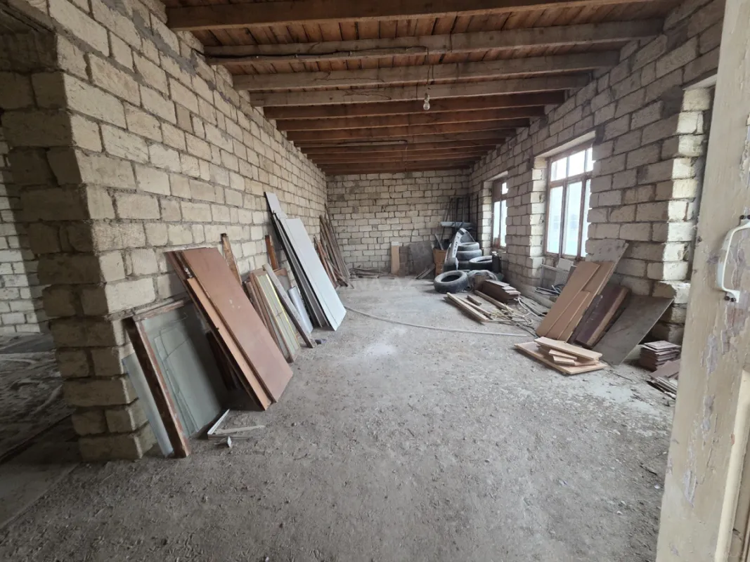 Satılır 9 otaqlı həyət evi 350 m²