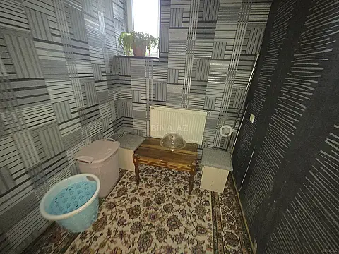 Satılır 9 otaqlı həyət evi 350 m²