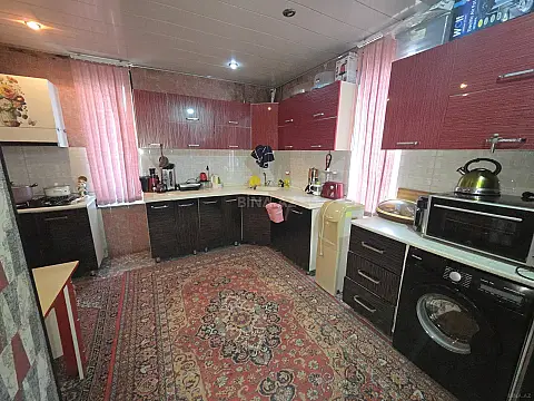 Satılır 9 otaqlı həyət evi 350 m²