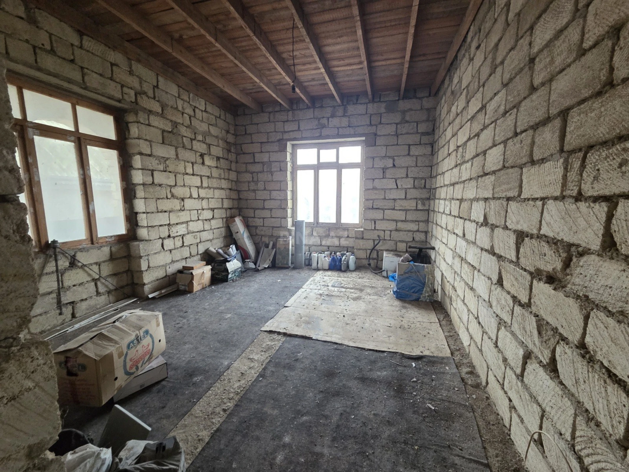 Satılır 9 otaqlı həyət evi 350 m²