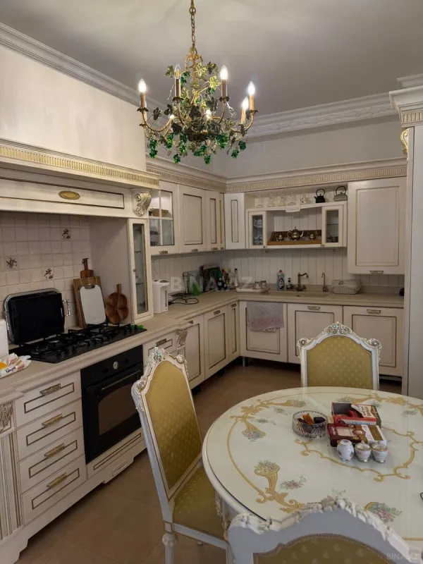 Kirayə verilir 5 otaqlı həyət evi 450 m²