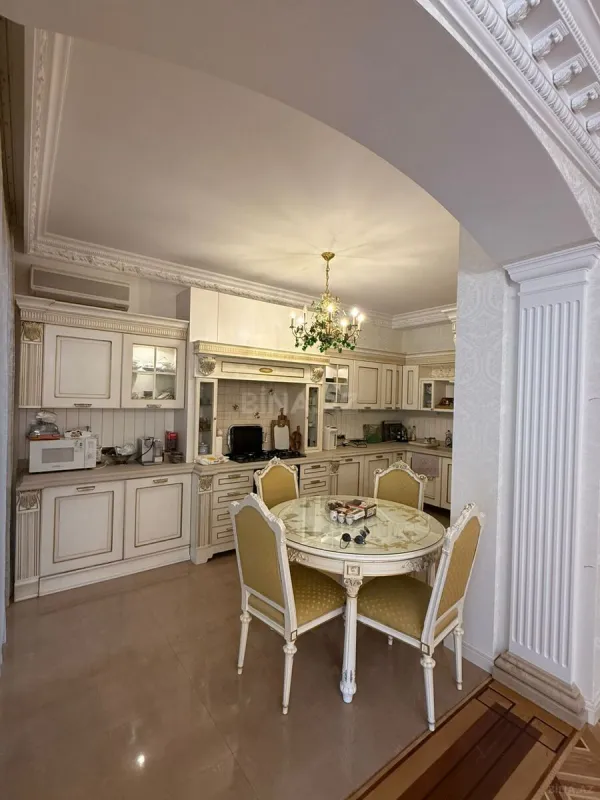 Kirayə verilir 5 otaqlı həyət evi 450 m²