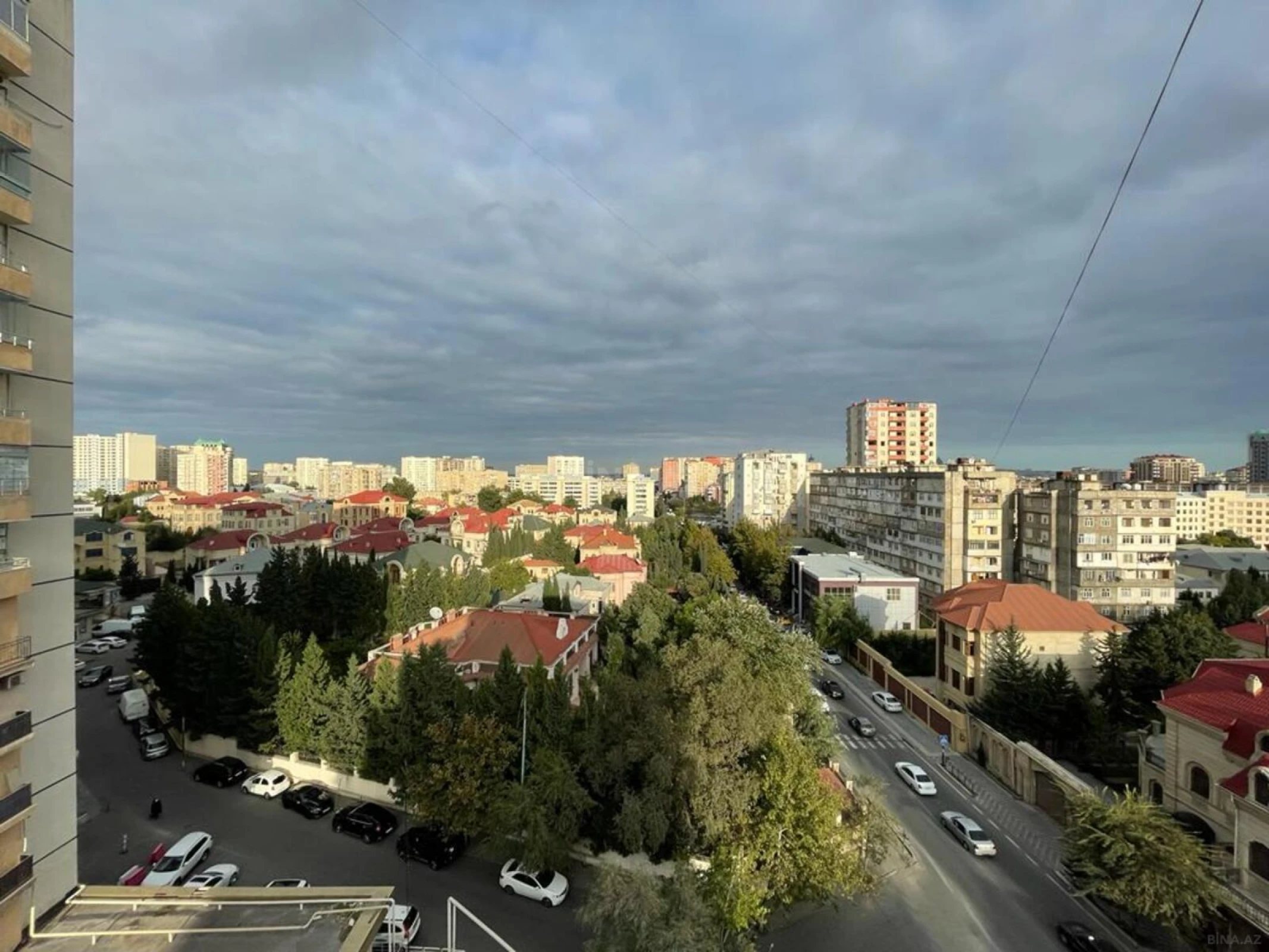 Satılır 4 otaqlı mənzil 110 m²