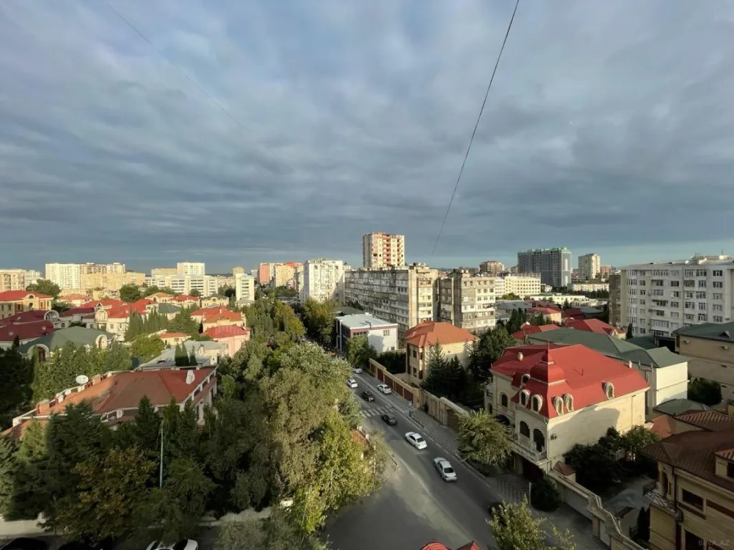 Satılır 4 otaqlı mənzil 110 m²