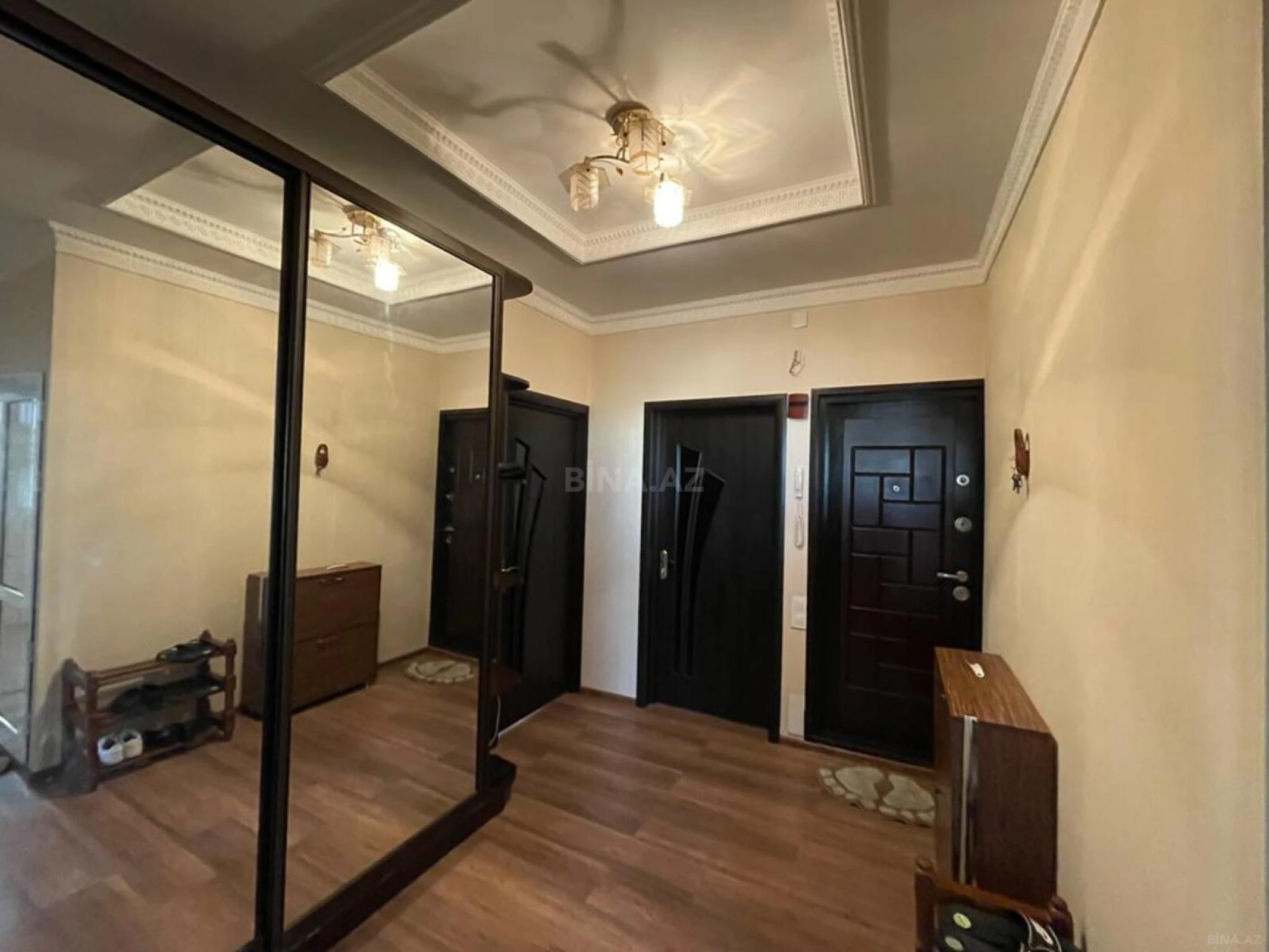 Satılır 4 otaqlı mənzil 110 m²