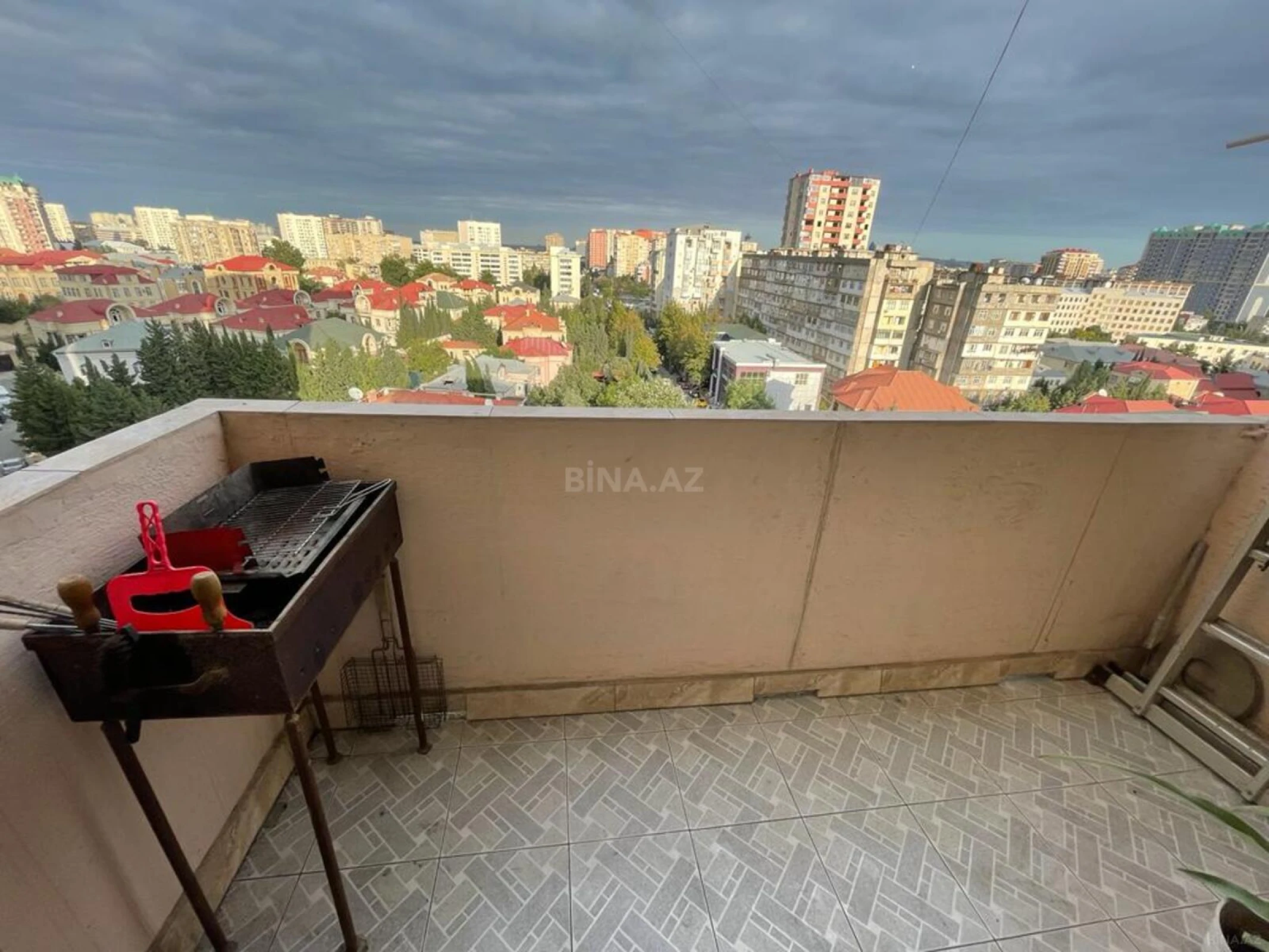 Satılır 4 otaqlı mənzil 110 m²