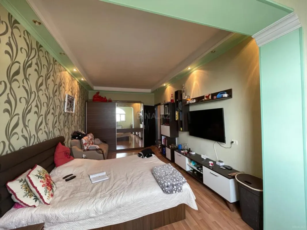 Satılır 4 otaqlı mənzil 110 m²