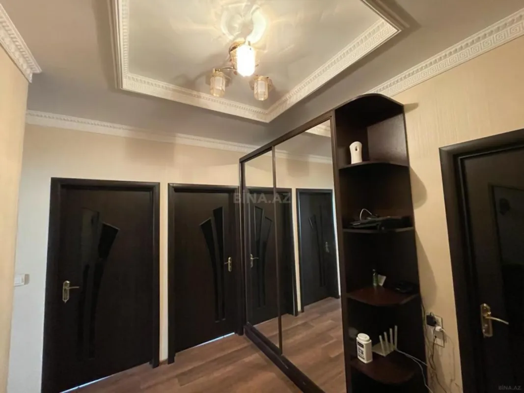 Satılır 4 otaqlı mənzil 110 m²