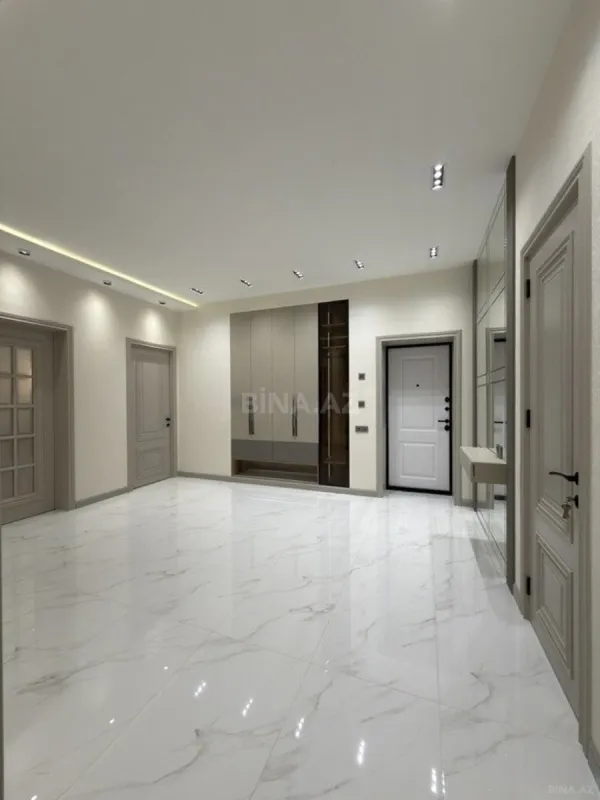 Satılır 3 otaqlı mənzil 141 m²