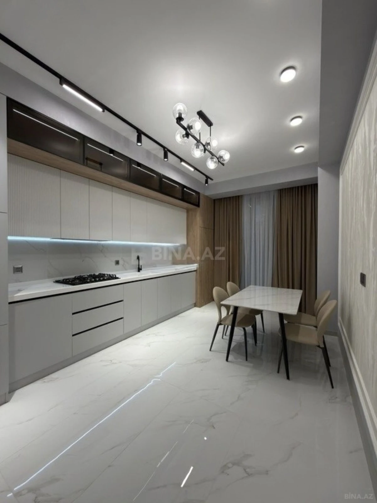 Satılır 3 otaqlı mənzil 141 m²