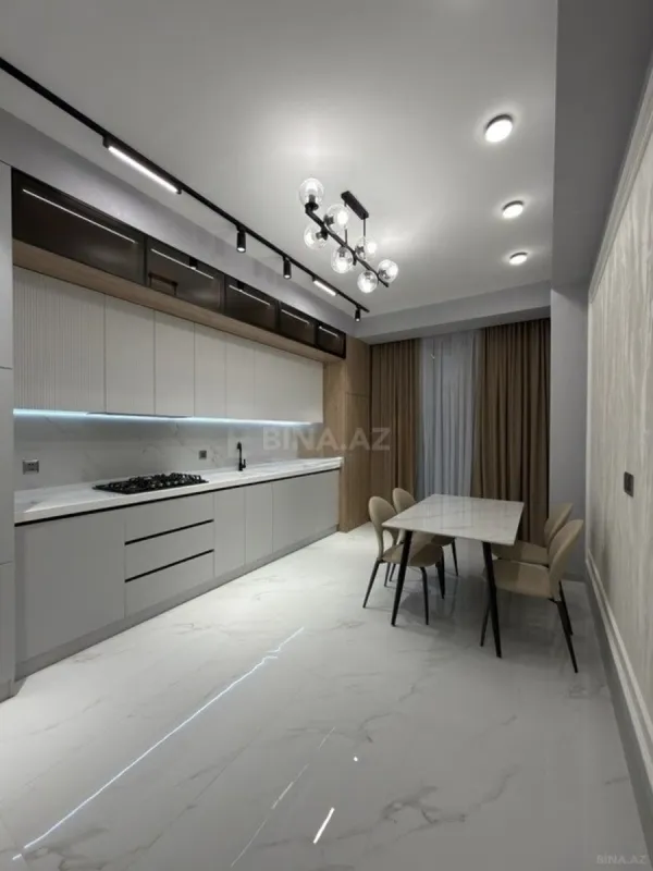 Satılır 3 otaqlı mənzil 141 m²