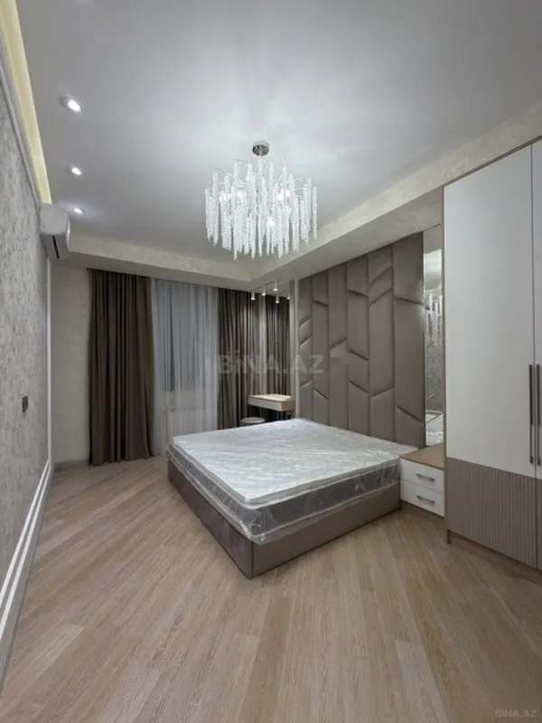 Satılır 3 otaqlı mənzil 141 m²