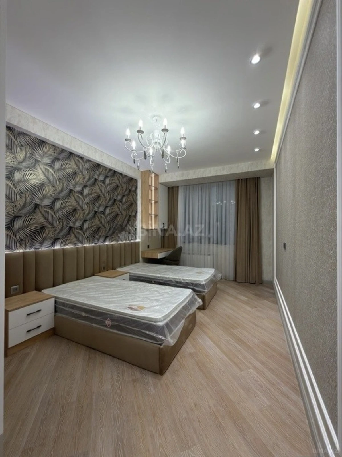 Satılır 3 otaqlı mənzil 141 m²