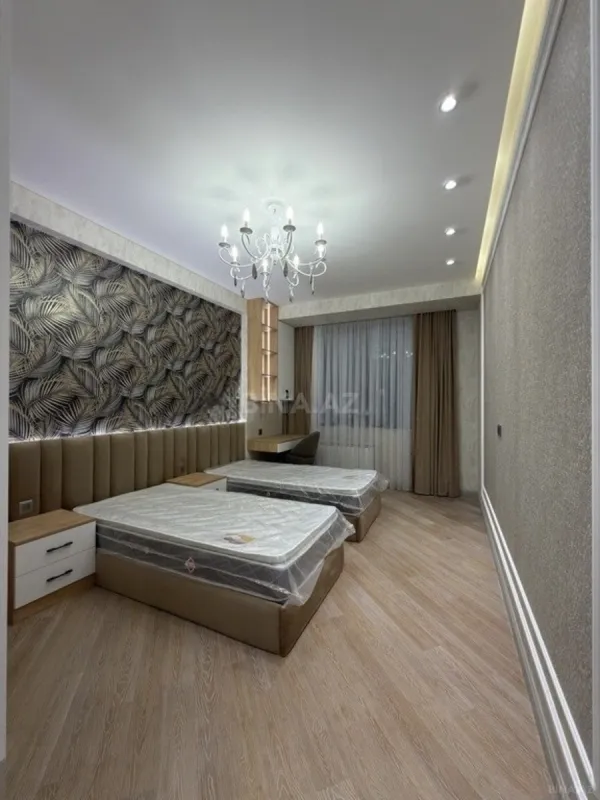 Satılır 3 otaqlı mənzil 141 m²