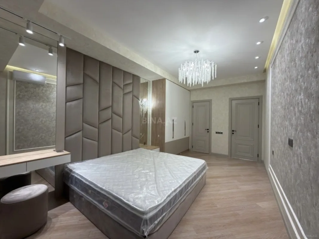 Satılır 3 otaqlı mənzil 141 m²