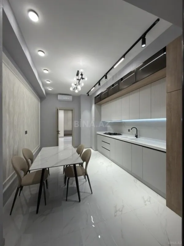 Satılır 3 otaqlı mənzil 141 m²