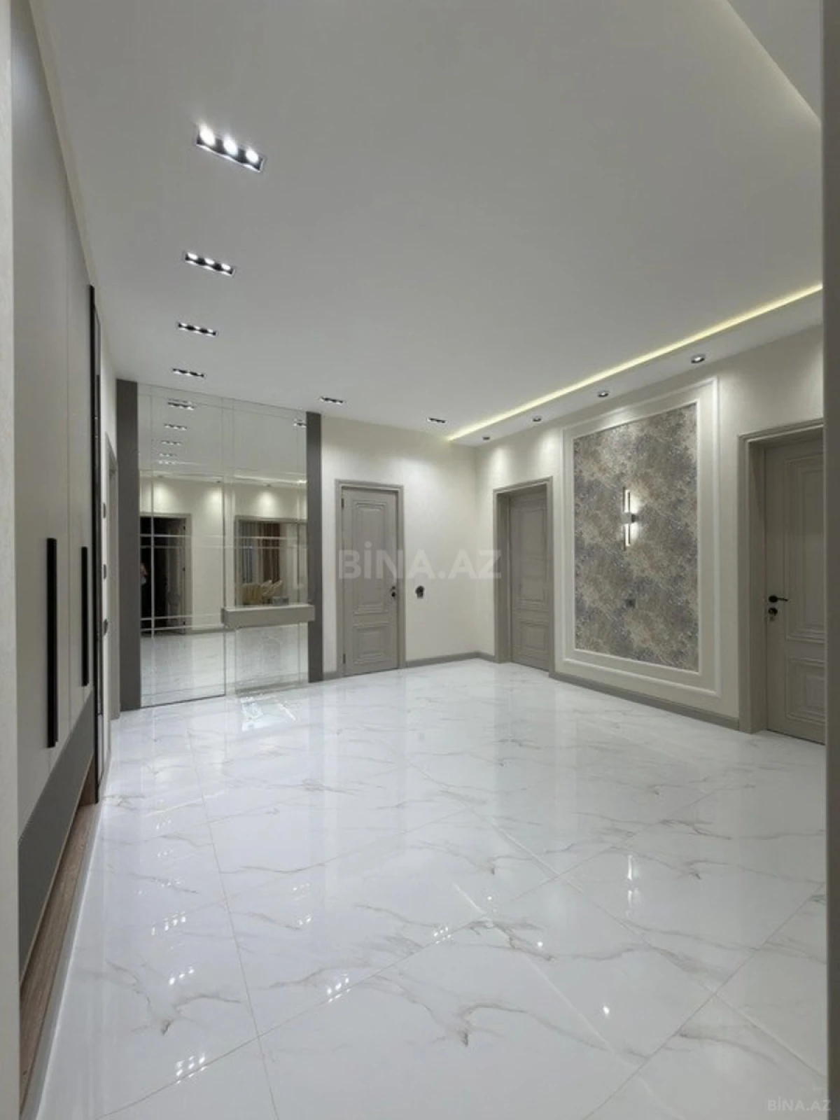 Satılır 3 otaqlı mənzil 141 m²