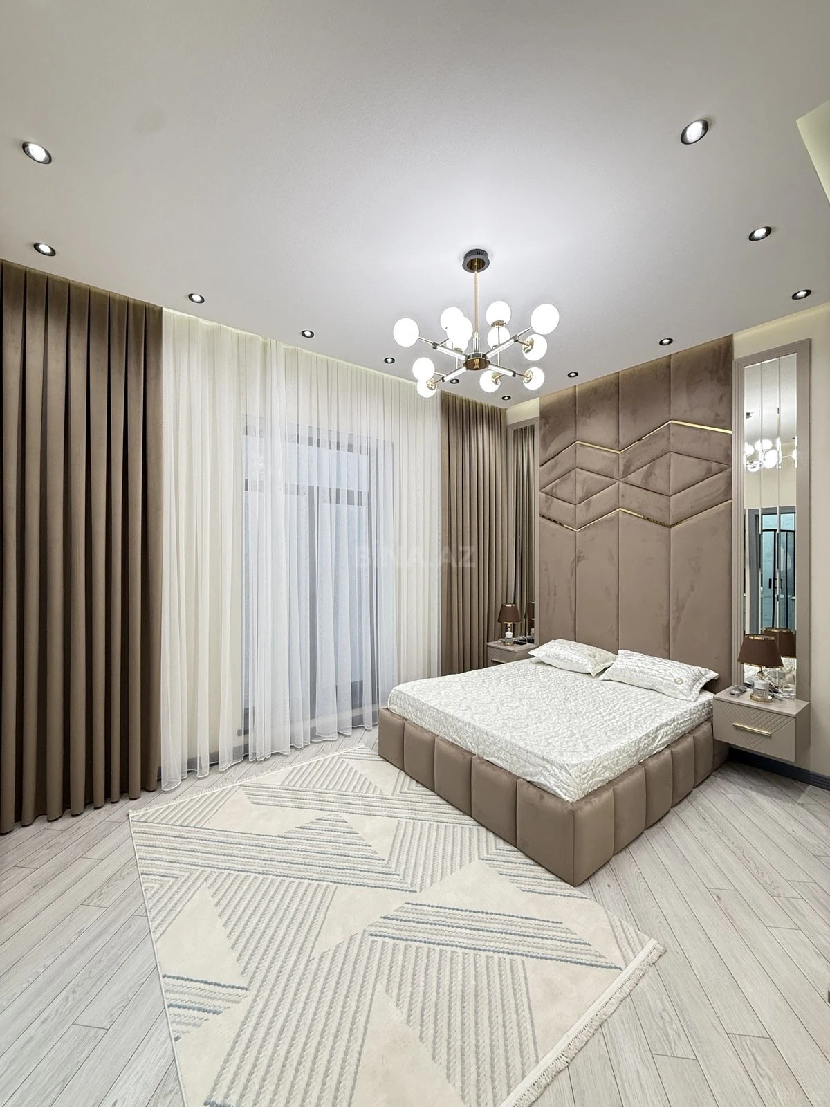 Satılır 5 otaqlı həyət evi 180 m²