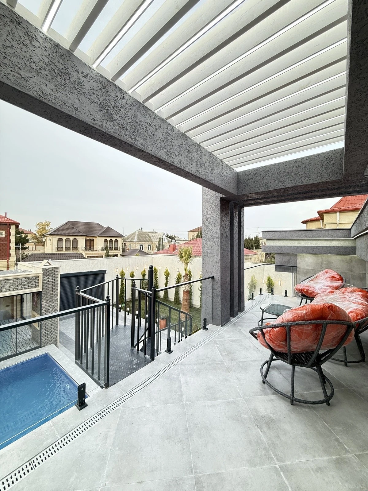 Satılır 5 otaqlı həyət evi 180 m²