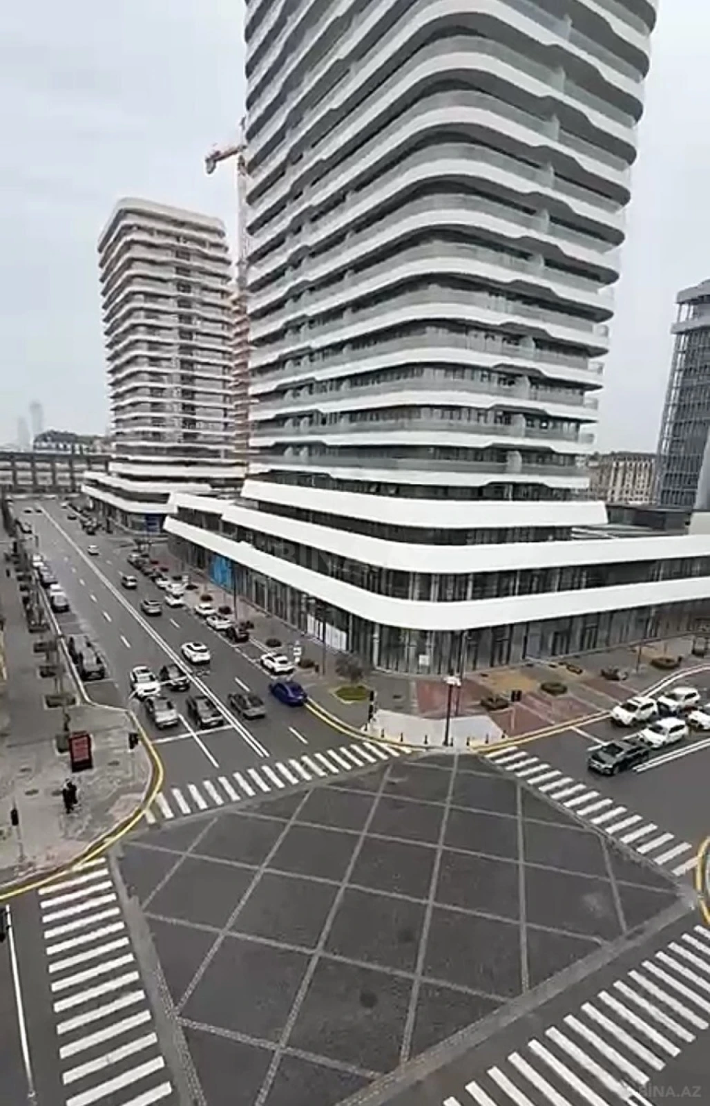 Satılır 3 otaqlı mənzil 101 m²