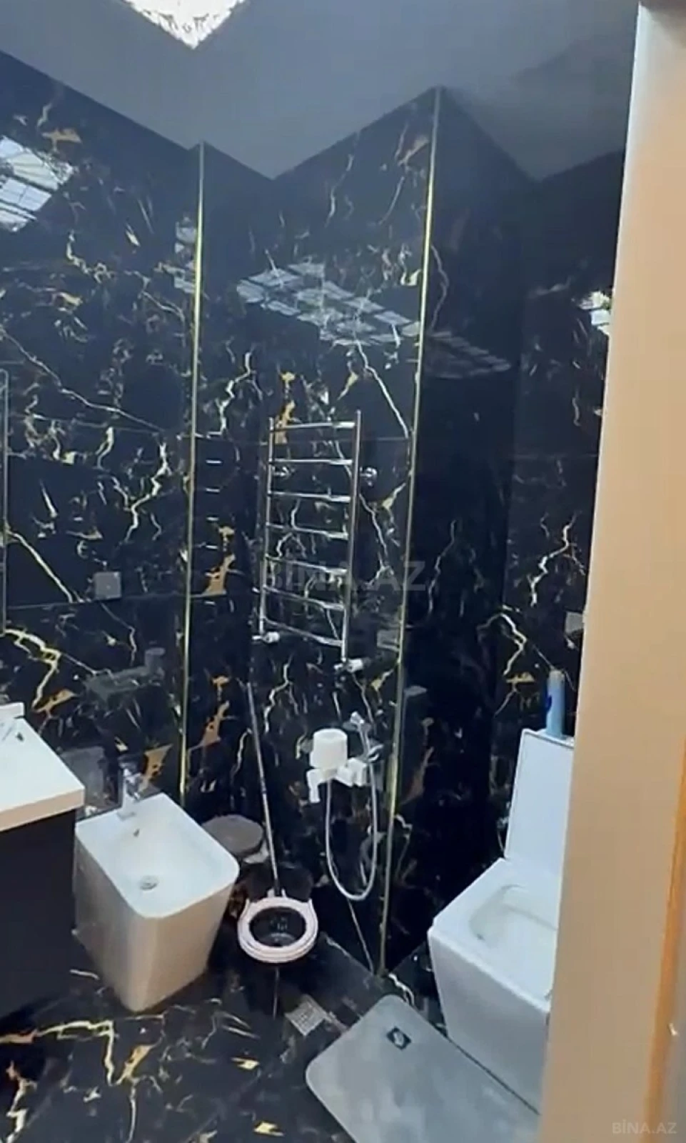 Satılır 3 otaqlı mənzil 101 m²