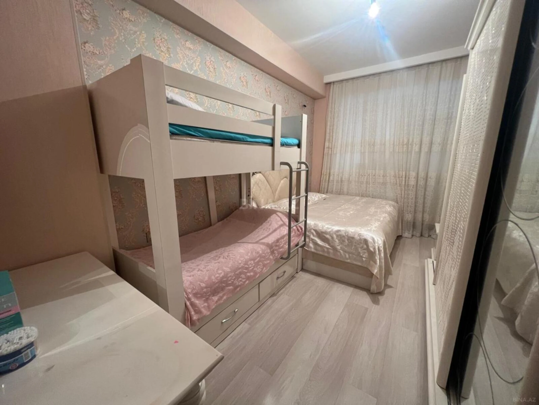 Satılır 2 otaqlı mənzil 72 m²
