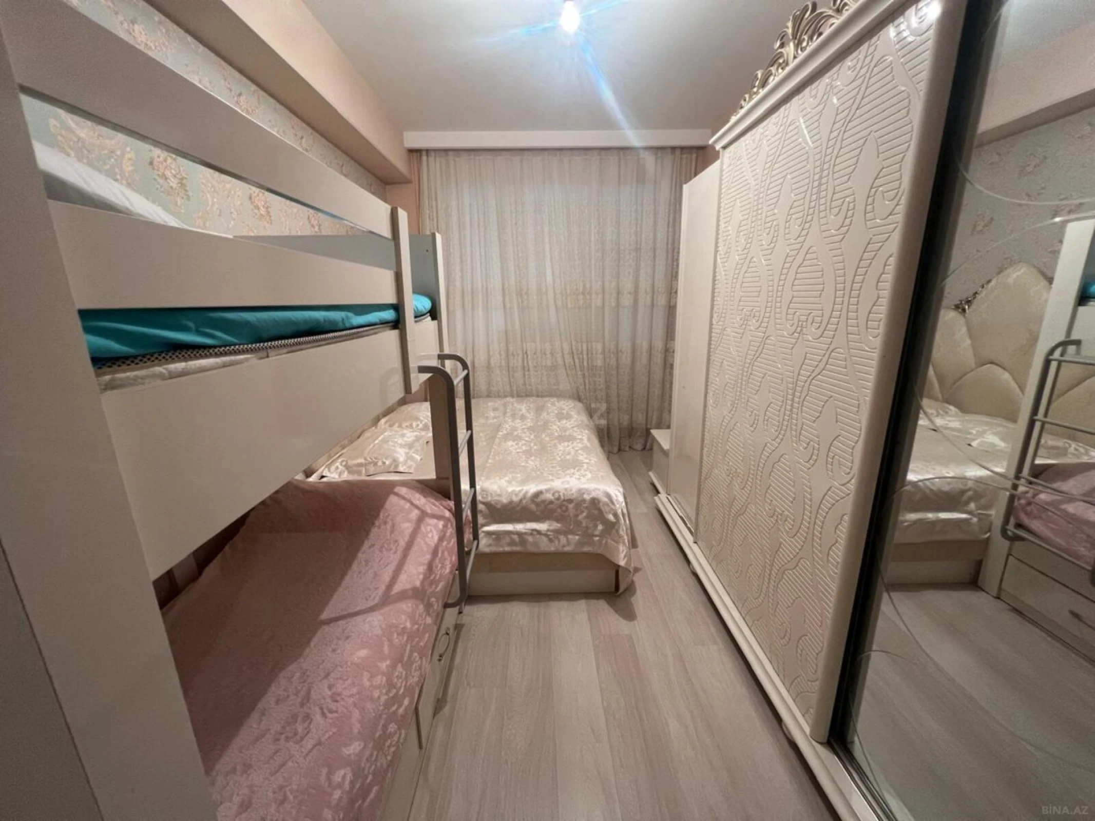 Satılır 2 otaqlı mənzil 72 m²