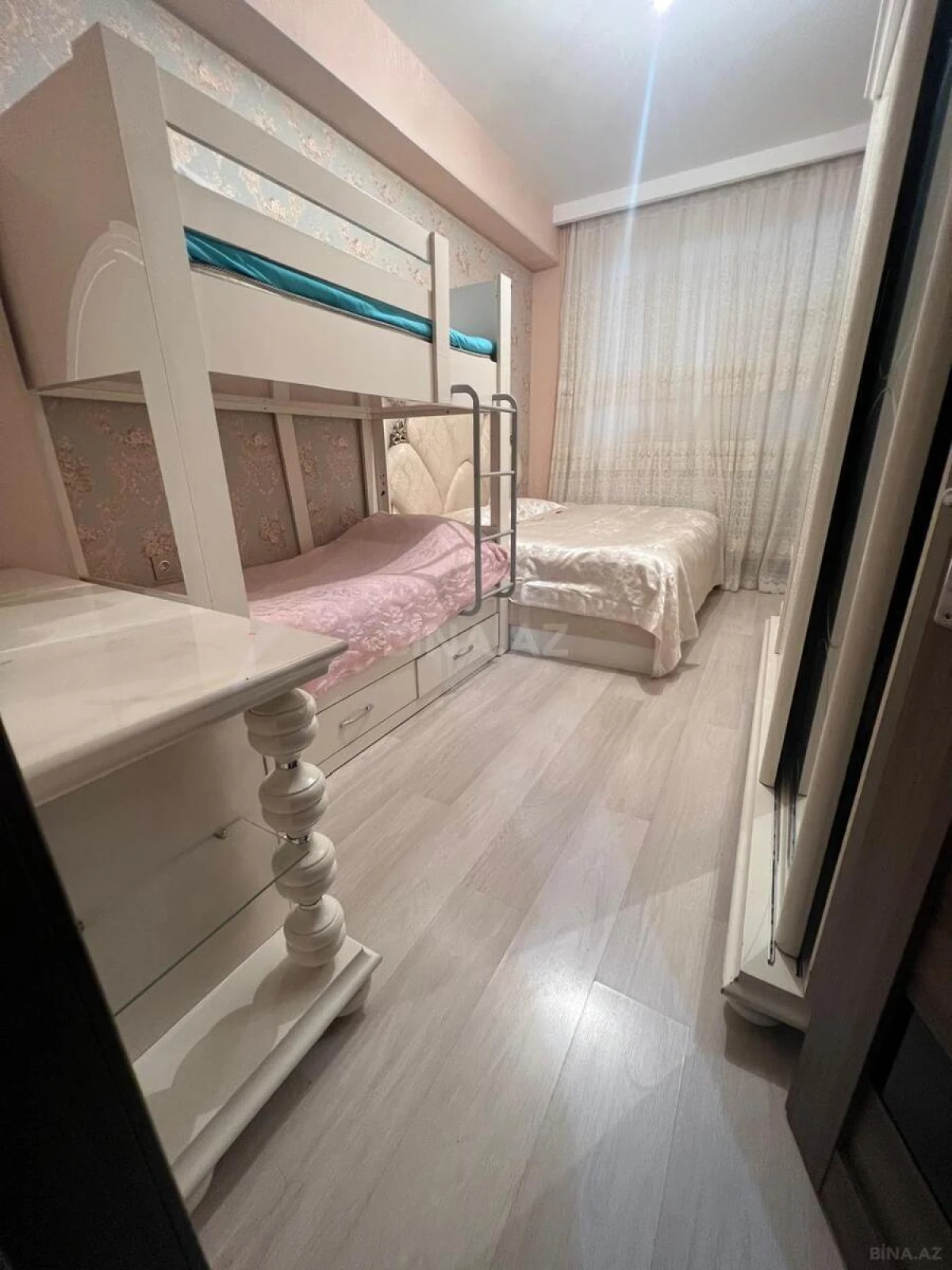 Satılır 2 otaqlı mənzil 72 m²