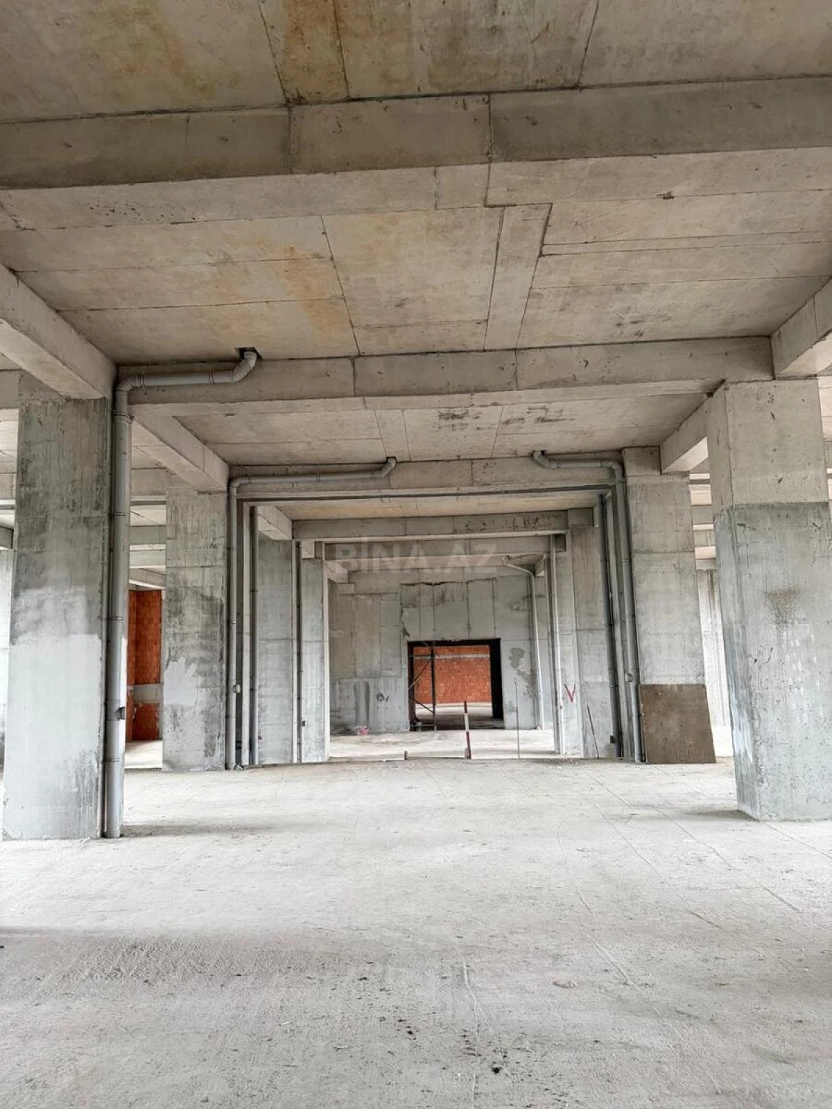 Satılır obyekt 728 m²